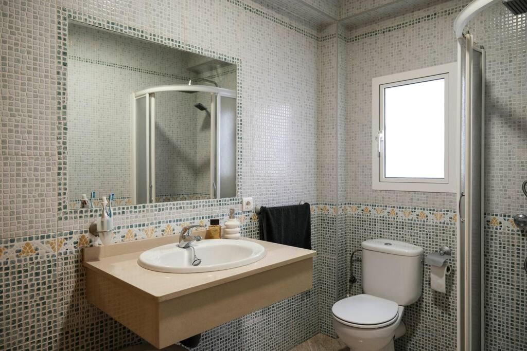 A 100m Del Ayuntamiento Apartment